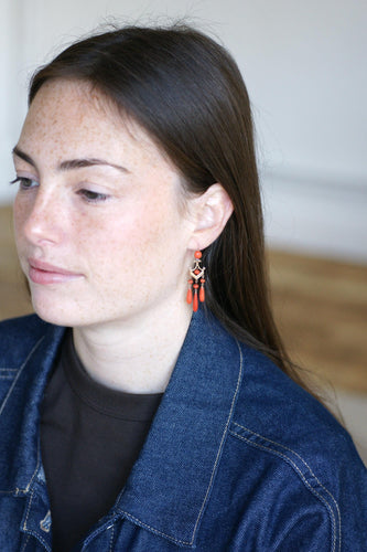 Boucles d'oreilles Boucles d’oreilles girandoles pendantes en or rose 18k et corail 58 Facettes