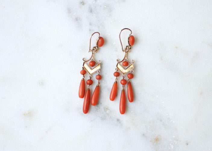 Boucles d'oreilles Boucles d’oreilles girandoles pendantes en or rose 18k et corail 58 Facettes
