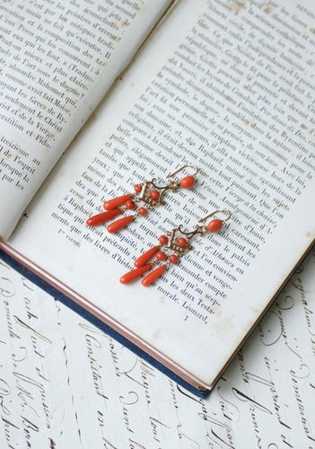 Boucles d'oreilles Boucles d’oreilles girandoles pendantes en or rose 18k et corail 58 Facettes
