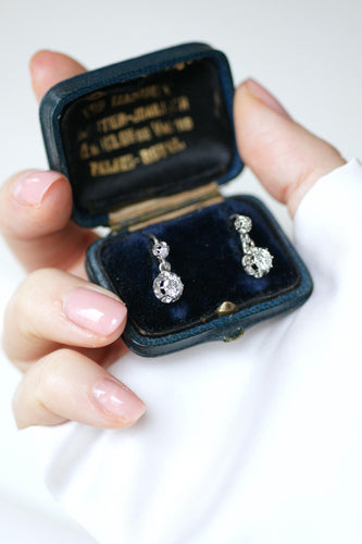 Boucles d'oreilles Boucles d’oreilles dormeuses Art Déco en platine et diamants 0,65 ct 58 Facettes