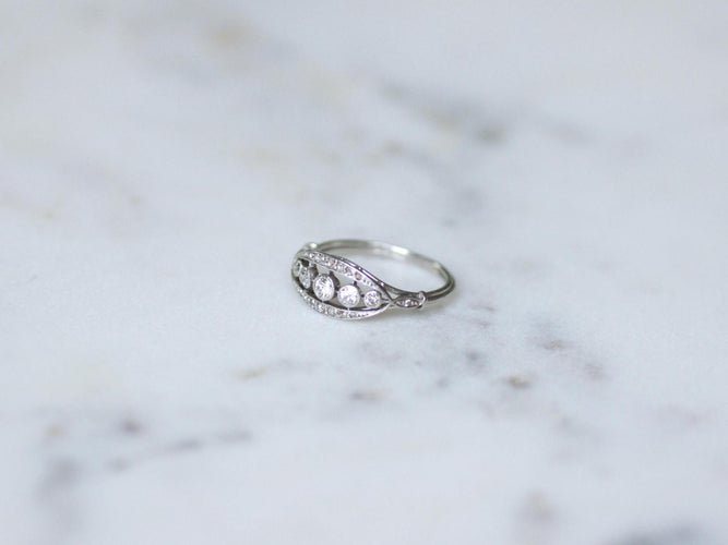 Bague 50 Bague bandeau Art Déco en platine et diamants 58 Facettes