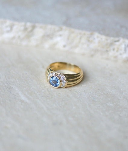 Bague 53 Bague jonc godronnée en or jaune 18k et saphir, diamants 58 Facettes