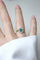 Bague 48 Bague marguerite ancienne en or jaune 18kt, argent, émeraude et diamants 58 Facettes