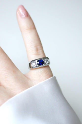 Bague 47 Bague chevalière Art Déco en platine et saphir non chauffé, diamants 58 Facettes