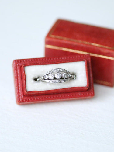 Bague 50 Bague bandeau Art Déco en platine et diamants 58 Facettes