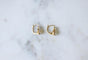 Boucles d'oreilles Boucles d’oreilles dormeuses perles mabé et saphirs blancs en or jaune 18k 58 Facettes
