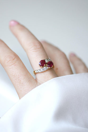 Bague 57 Bague Toi et Moi en or jaune 18k, platine, rubis et diamants 58 Facettes