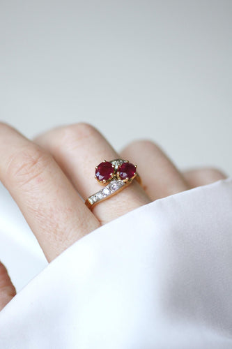 Bague 57 Bague Toi et Moi en or jaune 18k, platine, rubis et diamants 58 Facettes
