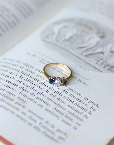 Bague 51 Bague jarretière ancienne en or jaune 18kt et platine, saphirs et diamant 58 Facettes