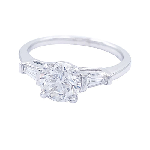 Bague 53 Bague solitaire en or blanc avec diamant 1,15 ct et diamants baguette 58 Facettes 32529