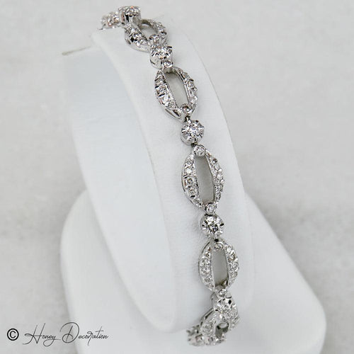 Bracelet Bracelet en or blanc 750 avec 156 diamants taille brillant 58 Facettes 2512