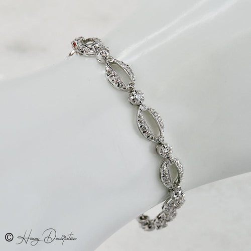 Bracelet Bracelet en or blanc 750 avec 156 diamants taille brillant 58 Facettes 2512