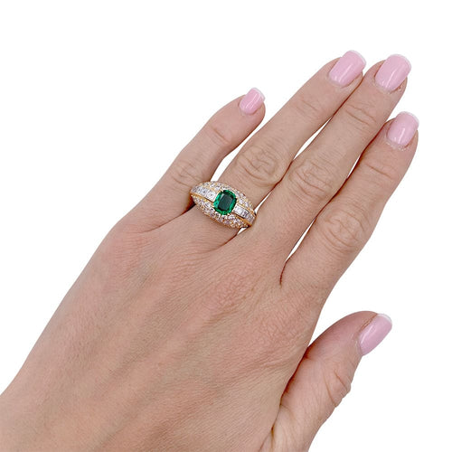 Bague 54 Bague en or jaune sertie d’une émeraude coussin et diamants 58 Facettes 32324