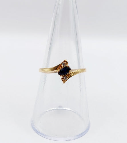 Bague 54 Bague vintage or jaune, saphir navette et diamants 58 Facettes A05234