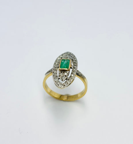 Bague 58 Bague Art Déco en or avec accents de platine, sertie d'une émeraude naturelle et de 28 diamants. 58 Facettes E14