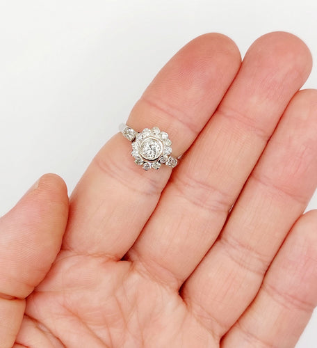 Bague 52 Bague marguerite art deco or blanc 18k et 1,02 carats diamant taille ancienne (circa 1940) 58 Facettes A05086