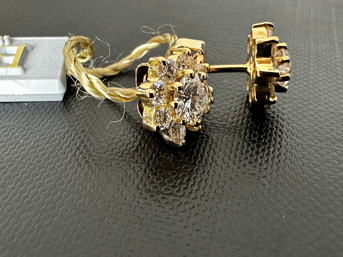 Boucles d'oreilles Boucles d'oreilles fleur en or jaune avec diamants certifié HRD 58 Facettes