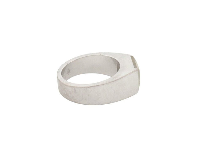 Bague 53 bague CARTIER tank en or blanc 18k 13.6 gr sertie pierre de lune 58 Facettes 268700