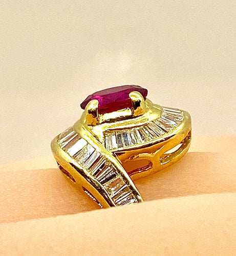 Bague Bague or jaune, rubis et 38 diamants baguettes 58 Facettes AB419