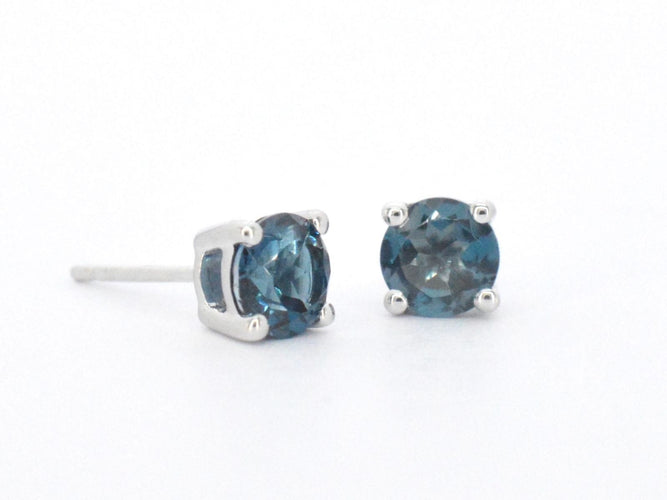 Boucles d'oreilles Boucles d'oreilles en or blanc avec topaze 58 Facettes 2330