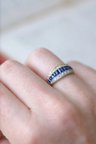 Bague 50 Bague Bandeau Art Deco Saphirs Calibrés et Diamants 58 Facettes
