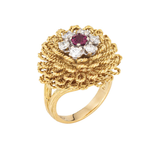 Bague Bague vintage années 60 en or jaune 18 carats, sertie de diamants et de rubis, taille 5,25, bijou cocktail à motif floral. 58 Facettes G13995