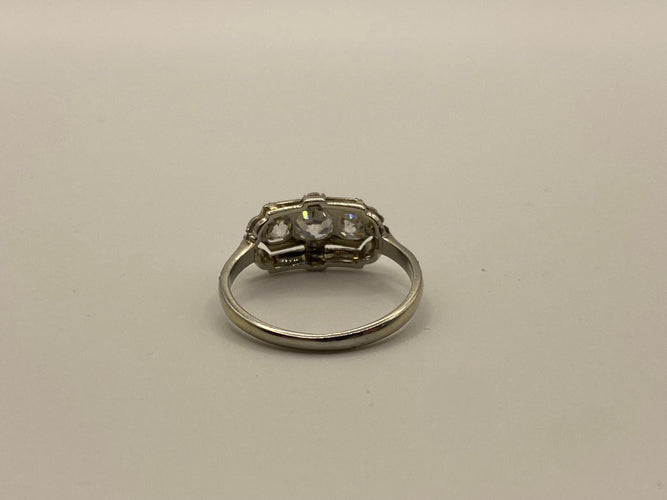 Bague 52 Bague ancienne Art Déco en platine et diamants 58 Facettes