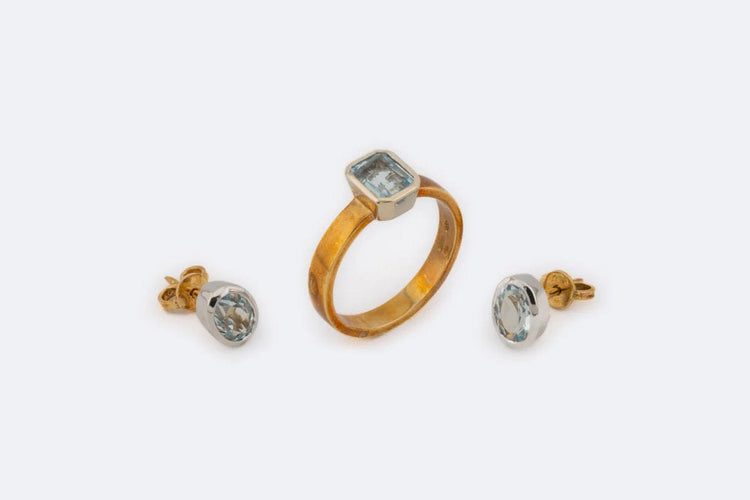 Boucles d'oreilles et bague en or blanc serties d'aigue-marine
