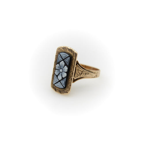 Bague Bague victorienne en or 14 carats sculptée à motifs floraux et en agate rubanée 58 Facettes