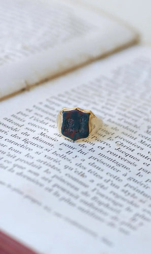 Bague Bague Chevalière Intaille Jaspe Sanguin Or Jaune 58 Facettes