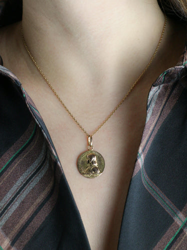 Pendentif Médaille bienheureuse Jeanne d'Arc or jaune 58 Facettes 1102.8