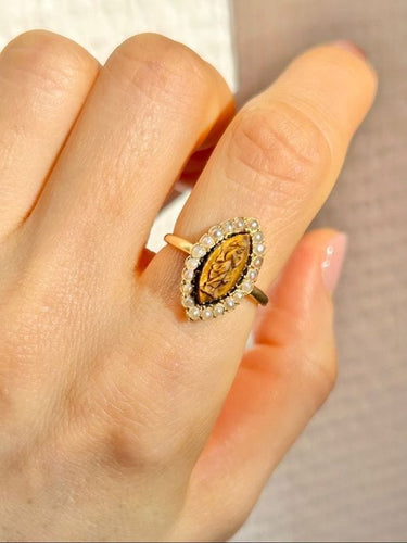Bague 52 Bague ancienne en or jaune 18k œil de tigre et perles 58 Facettes