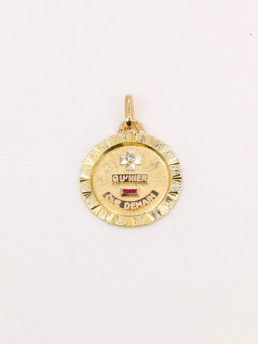 Pendentif AUGIS - Médaille amour ronde striée or jaune diamant rubis 58 Facettes J501