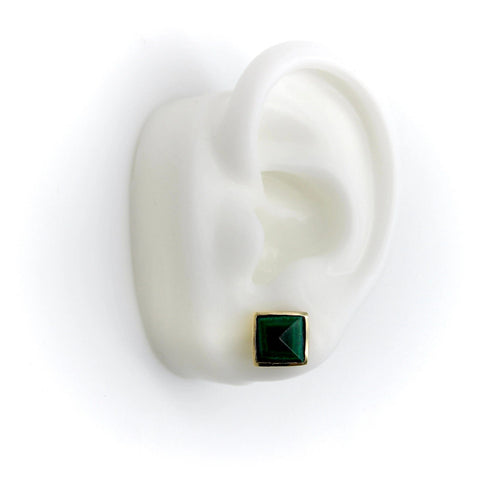 Boucles d'oreilles Clous d'oreilles pyramidaux en malachite Signature en or 14 carats 58 Facettes