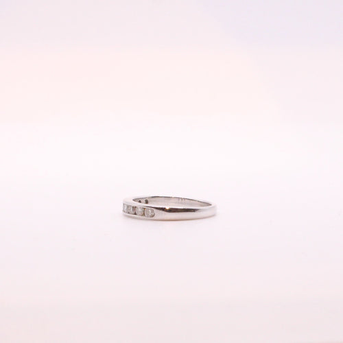 Bague Alliance demi-tour or blanc et diamants serti rail 58 Facettes