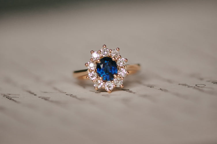 Bague 54 Bague vintage en or jaune et saphir bleu 58 Facettes