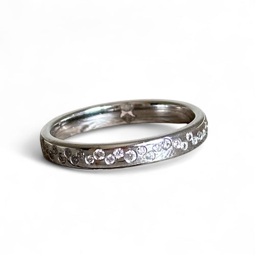 Bague 53 Bague alliance en or blanc 18 carats et diamants 0,60 carat 58 Facettes 365