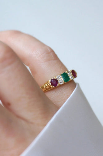 Bague 49 Bague jarretière or jaune émeraudes rubis et diamants 58 Facettes