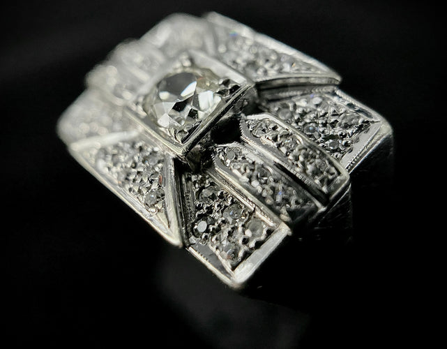 Bague 56 Bague modèle Tank or blanc diamants 58 Facettes