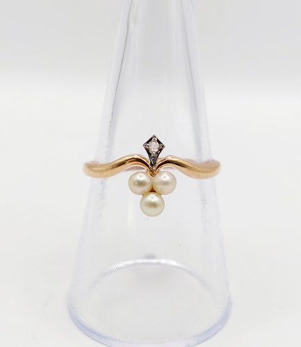 Bague trèfle antique en or rose, perles et diamant