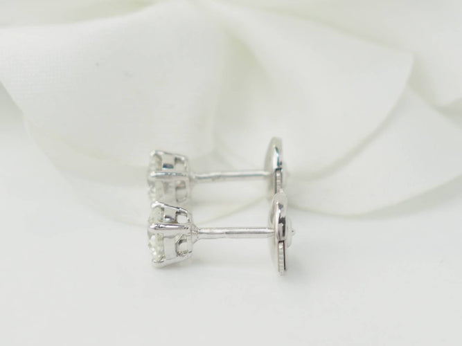 Boucles d'oreilles Puces d'oreilles en or blanc et diamants 58 Facettes 33410
