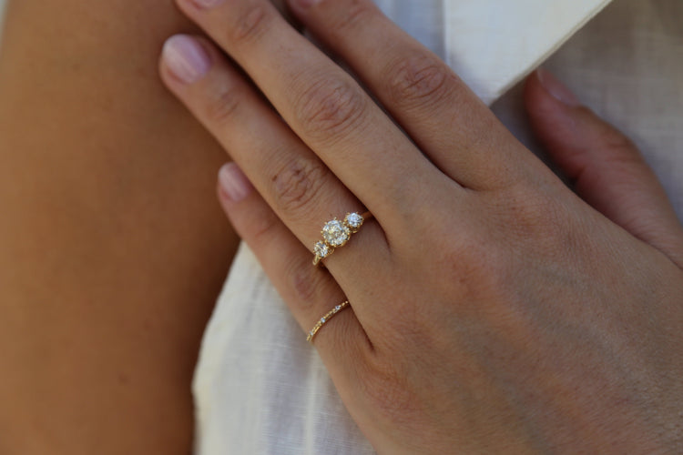 Bague Bague en or jaune avec diamants Old Mine 58 Facettes