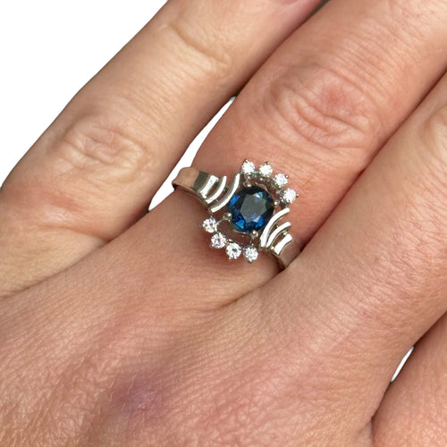 Bague 54 Bague Marguerite en or blanc, saphir 58 Facettes 147