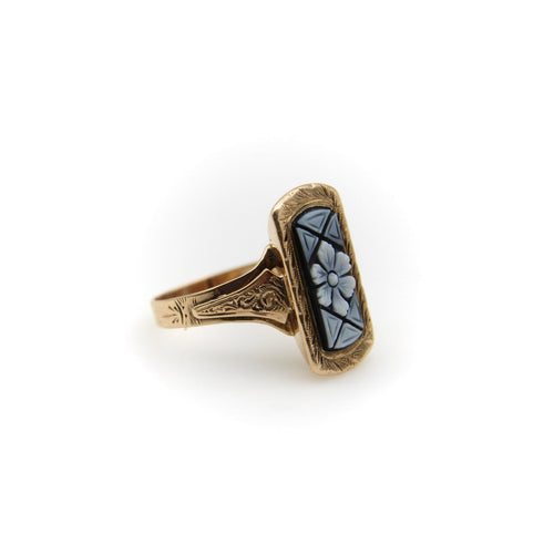 Bague Bague victorienne en or 14 carats sculptée à motifs floraux et en agate rubanée 58 Facettes