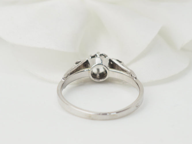 Bague 53.5 Bague solitaire en or blanc et platine, diamant 0,23ct 58 Facettes 33120