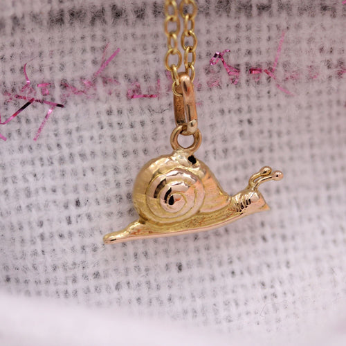Pendentif Pendentif breloque or jaune escargot 58 Facettes CVP183