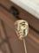 Broche Epingle en or jaune 18k par Jean-marie Fievez ( 1949-2007 ) 58 Facettes