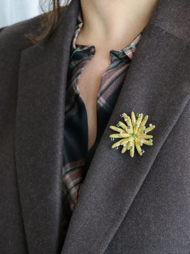Broche Broche vintage anémone or jaune diamants émeraudes saphirs 58 Facettes 1090.7