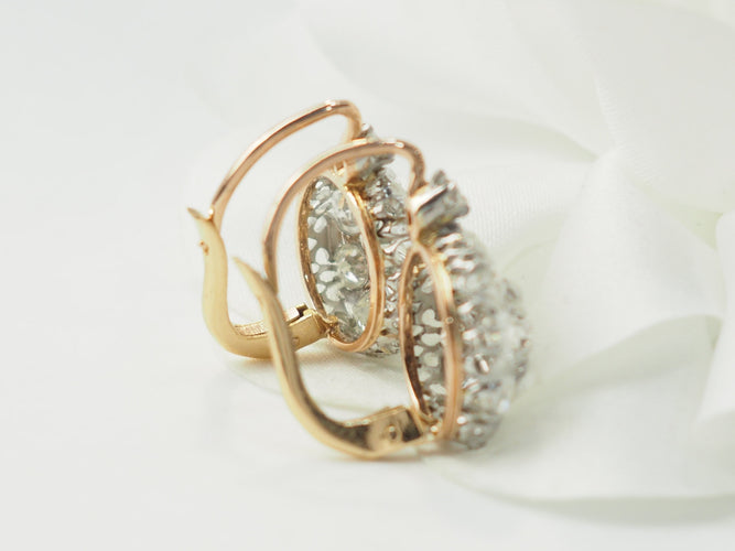 Boucles d'oreilles Boucles d'oreilles dormeuses en or jaune et diamants 58 Facettes 33424