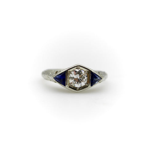 Bague 47 Bague Art Déco en or blanc 14 carats avec diamants et saphirs 58 Facettes A20048